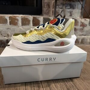 NEW In Box Size 3.5YOUTH Unisex Under Armour GS CURRY 11 Basketball Shoe Gold